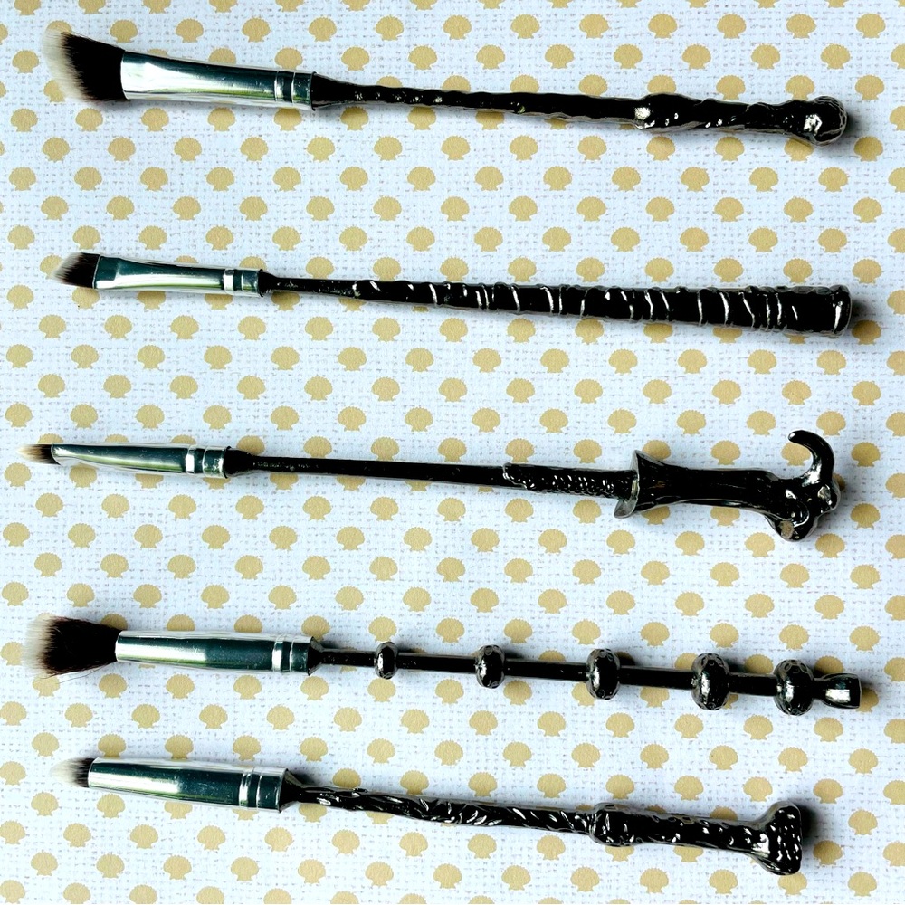 Harry Potter Metal Wizard Wand 5 Pc Makeup Brush Set